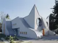 Bâtiment ludique en forme de chat, une école d'architecture privée aux formes originales.