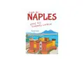 Couverture du livre "Guide de Naples pour les enfants curieux", illustrant le Castel Nuovo et le Vésuve, un aperçu de la ville de Naples.