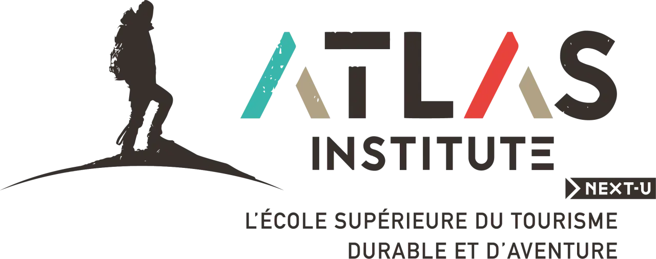 Logo de l'Atlas Institute, une école de tourisme gratuite, avec un randonneur et le texte "L'École Supérieure du Tourisme Durable et d'Aventure".