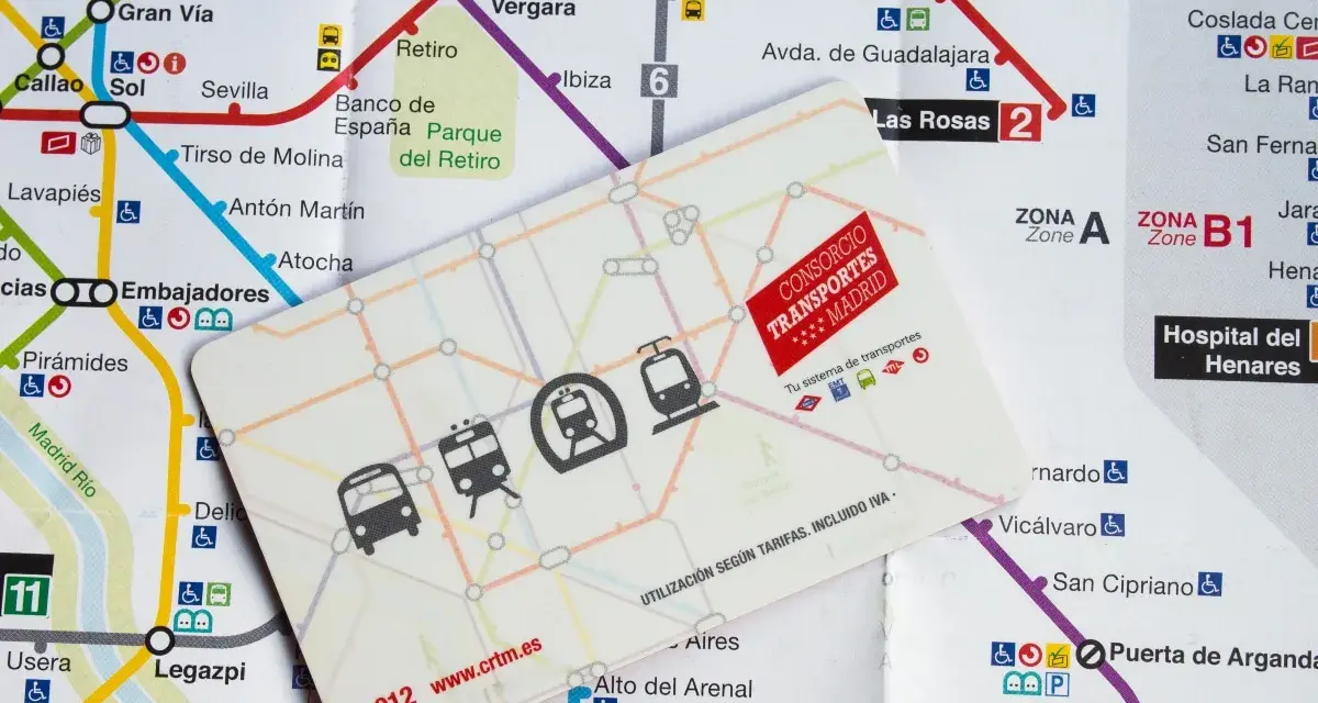 Carte transport Madrid étudiant sur un plan du métro. Idéale pour explorer la ville.