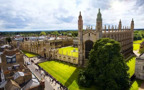 Vue aérienne de King's College, Cambridge, un exemple des universités en Angleterre qui acceptent les étrangers.