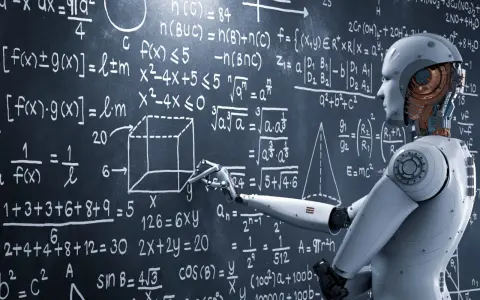 Un robot enseigne le master intelligence artificielle à distance, pointant des équations complexes sur un tableau noir.