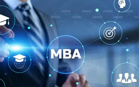 Un homme d'affaires interagit avec un réseau d'icônes représentant la réussite, la croissance et l'éducation, symbolisant les programmes MBA en ligne.