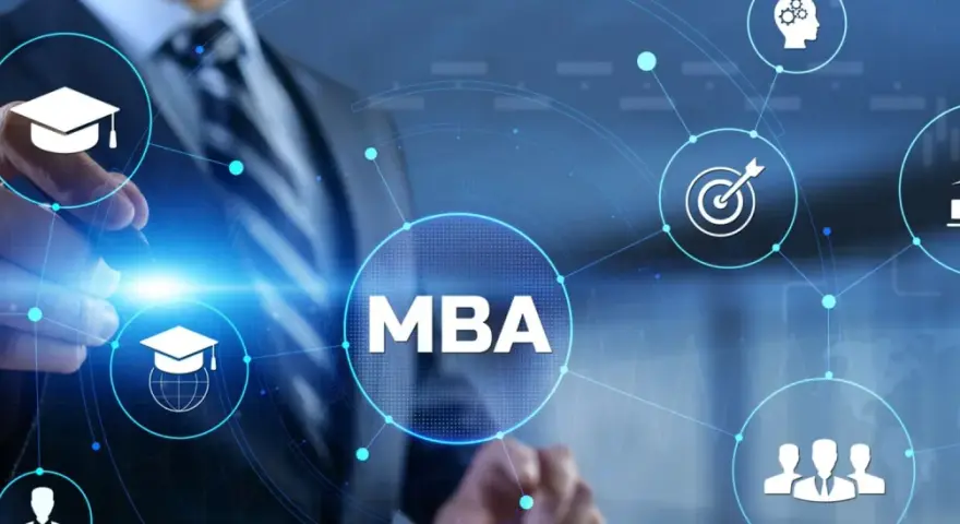 Un homme d'affaires interagit avec un réseau d'icônes représentant la réussite, la croissance et l'éducation, symbolisant les programmes MBA en ligne.
