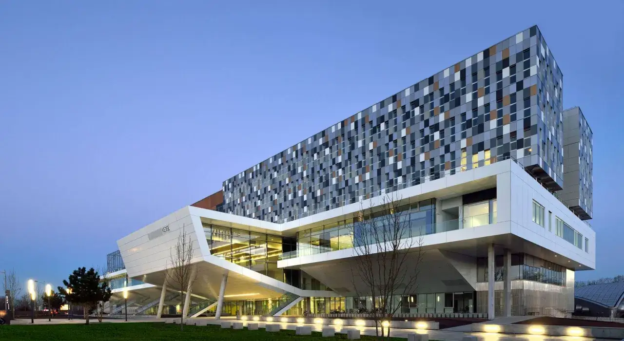 Bâtiment moderne KEDGE, centre d'excellence pour les achats internationaux et l'innovation.