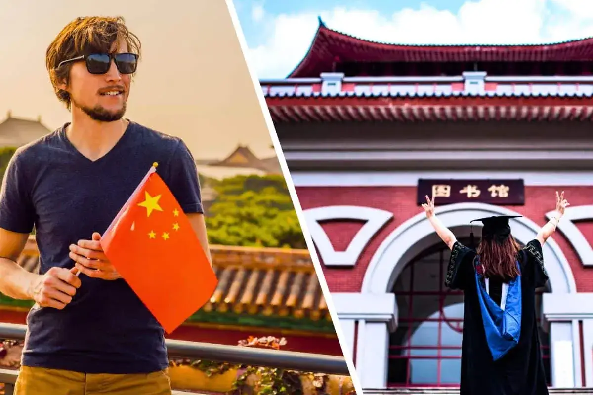 Un homme avec un drapeau chinois et une diplômée devant un bâtiment universitaire. Obtenir une licence chinois à distance est possible.
